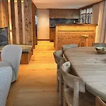 Feriehus By The River In Gstaad With Sauna *